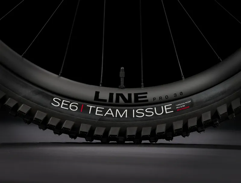 Trek Slash 9.9 XX AXS Gen 6 Full Suspension Mountain Bike 2024 in Daintree Green-6